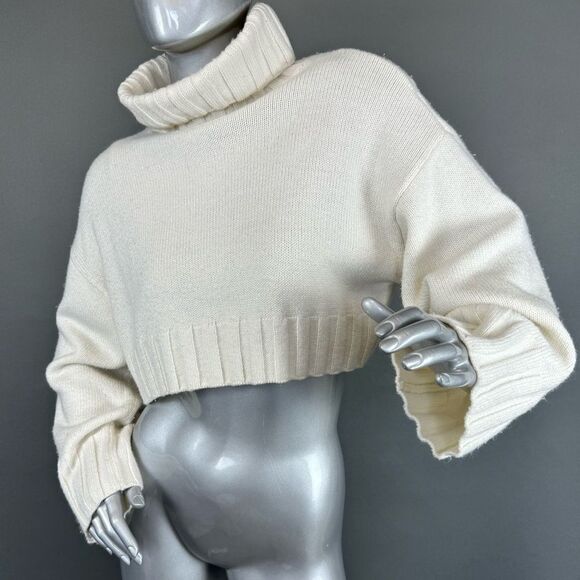 H&M Sweaters - ❌SOLD❌ H&M Divided Cropped Knit Sweater